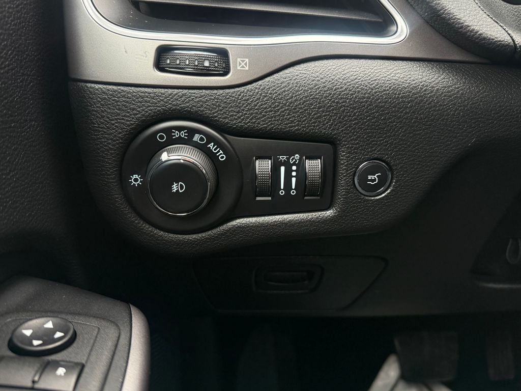 2022 Jeep Cherokee Latitude Lux