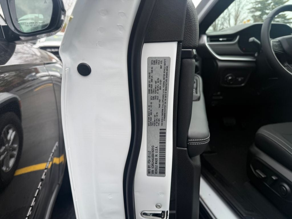 2025 Jeep Grand Cherokee Laredo