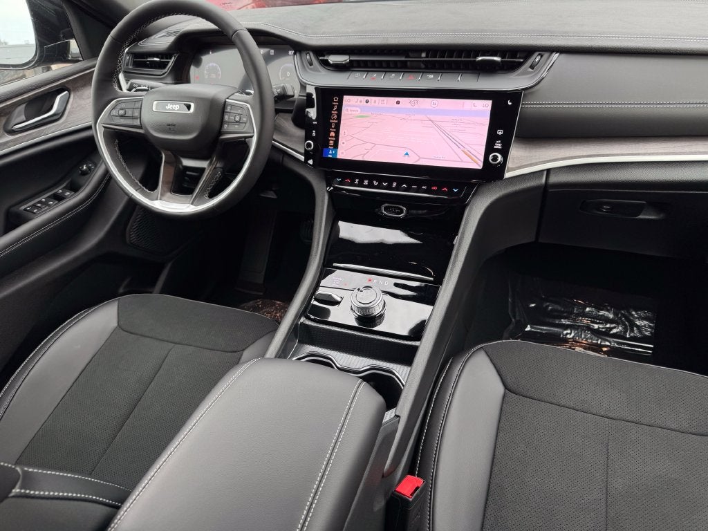 2027 Jeep Grand Cherokee Laredo Altitude