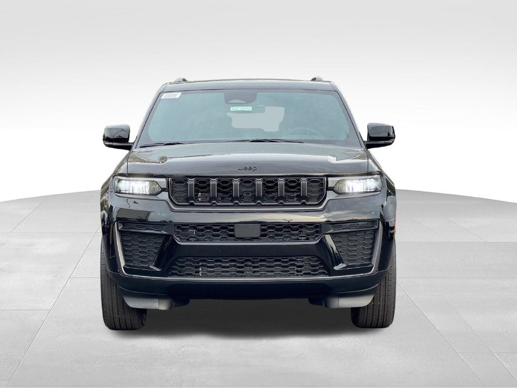 2027 Jeep Grand Cherokee Laredo Altitude