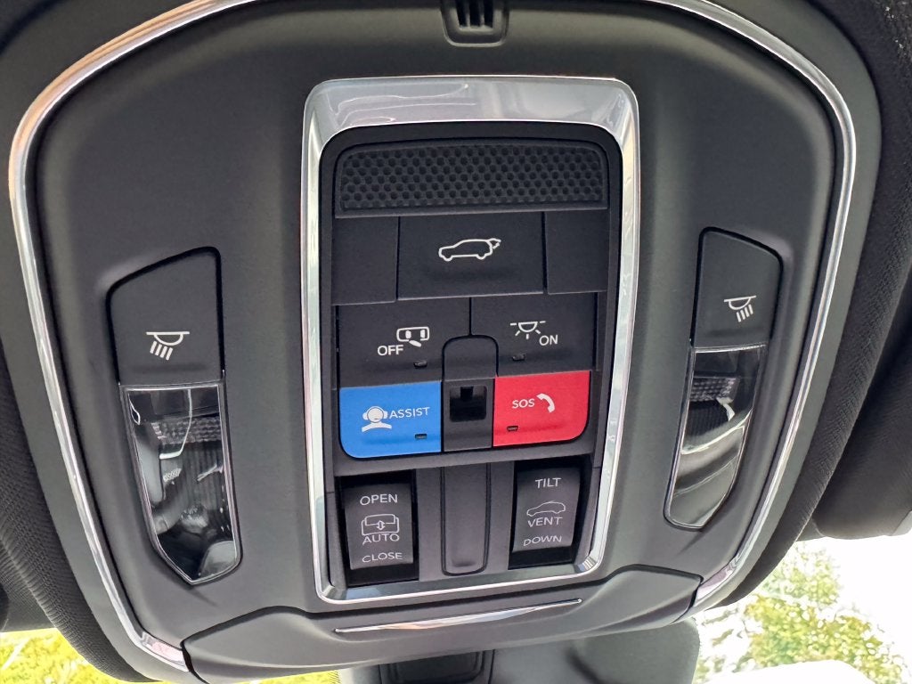 2027 Jeep Grand Cherokee Laredo Altitude