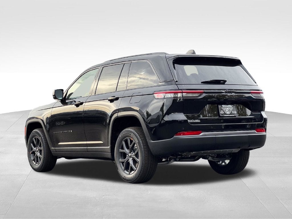 2027 Jeep Grand Cherokee Laredo Altitude