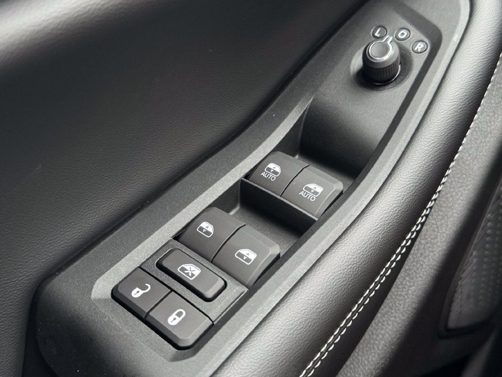2027 Jeep Grand Cherokee Laredo Altitude