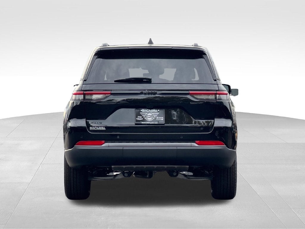 2027 Jeep Grand Cherokee Laredo Altitude