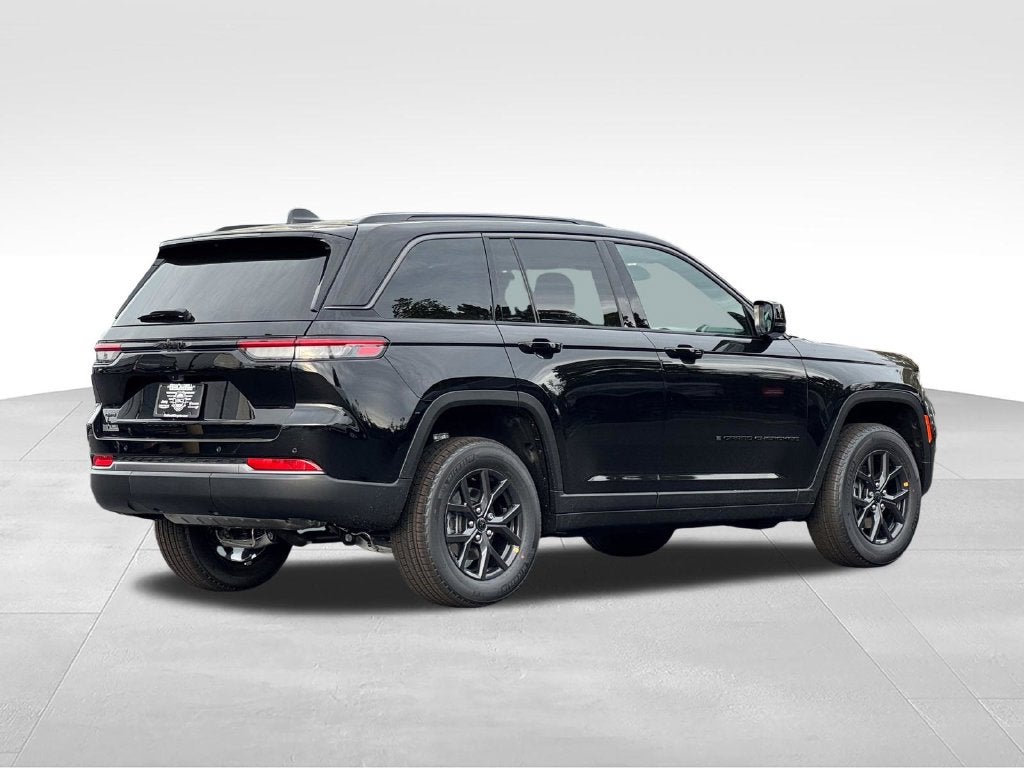 2027 Jeep Grand Cherokee Laredo Altitude