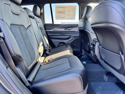 2026 Jeep Grand Cherokee Laredo Altitude