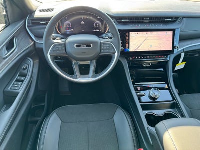 2026 Jeep Grand Cherokee Laredo Altitude