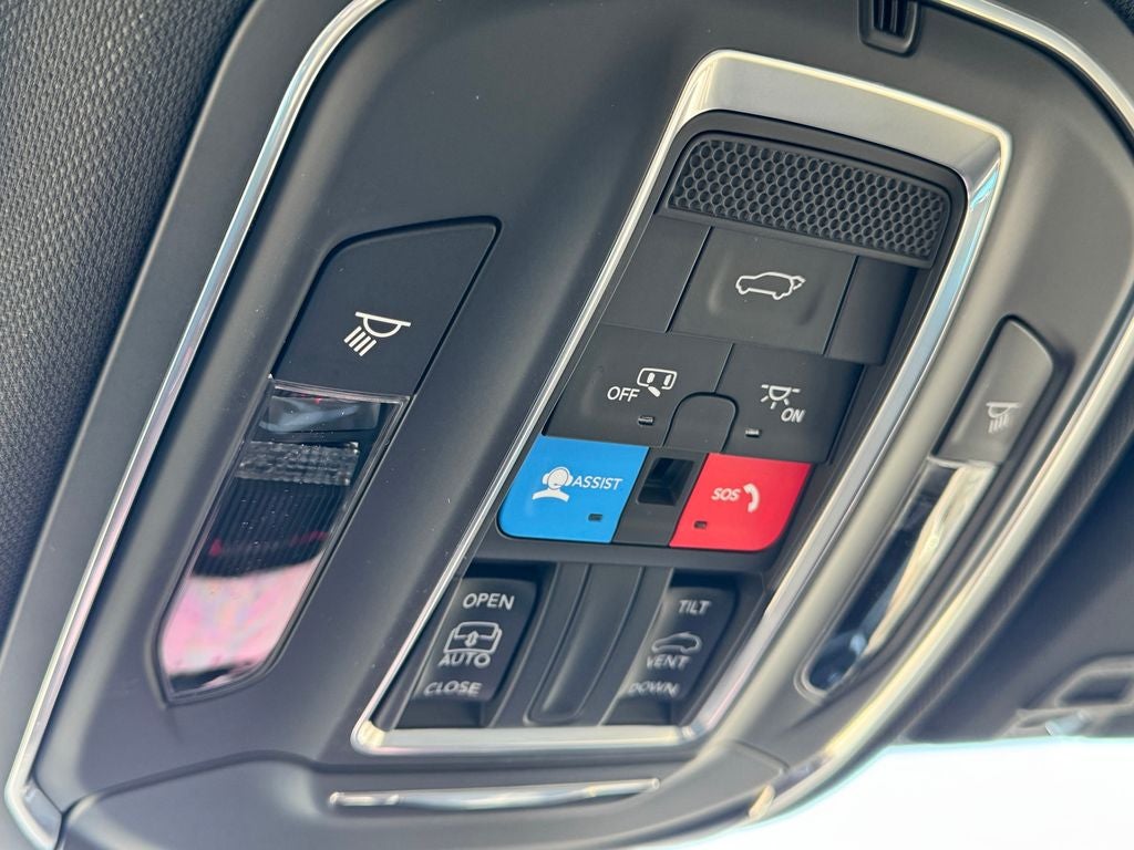 2026 Jeep Grand Cherokee Laredo Altitude