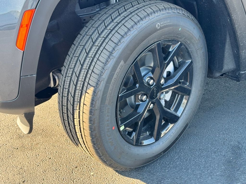2026 Jeep Grand Cherokee Laredo Altitude