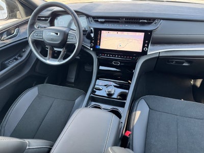 2027 Jeep Grand Cherokee Laredo Altitude
