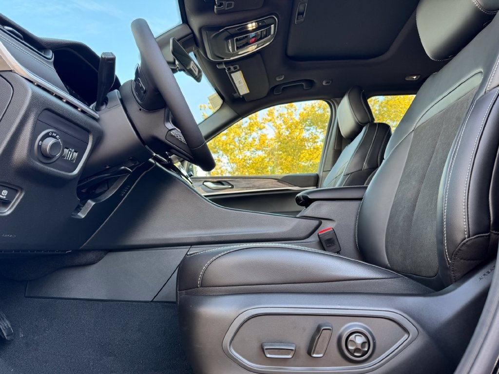 2027 Jeep Grand Cherokee Laredo Altitude