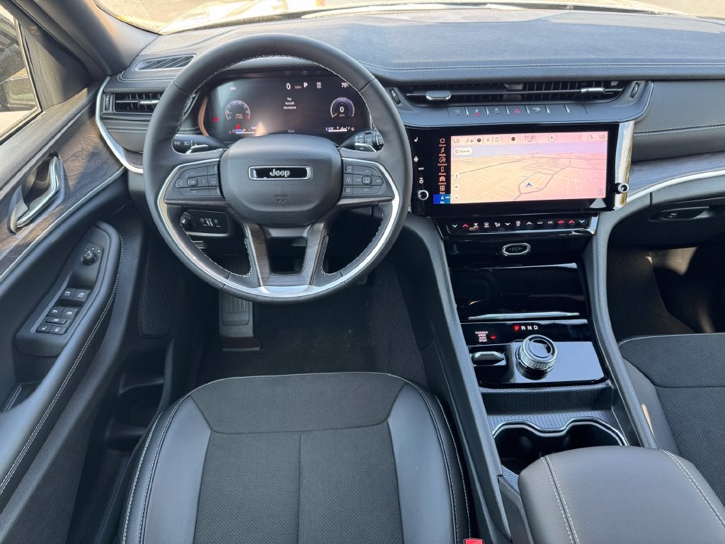 2027 Jeep Grand Cherokee Laredo Altitude