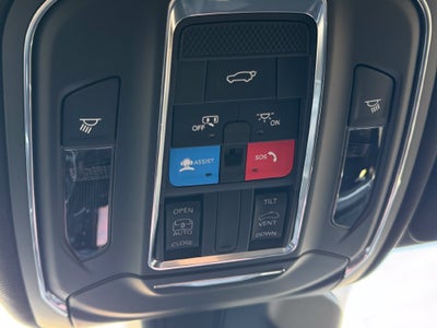 2027 Jeep Grand Cherokee Laredo Altitude