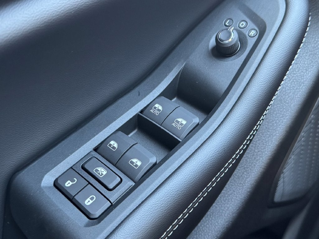 2027 Jeep Grand Cherokee Laredo Altitude