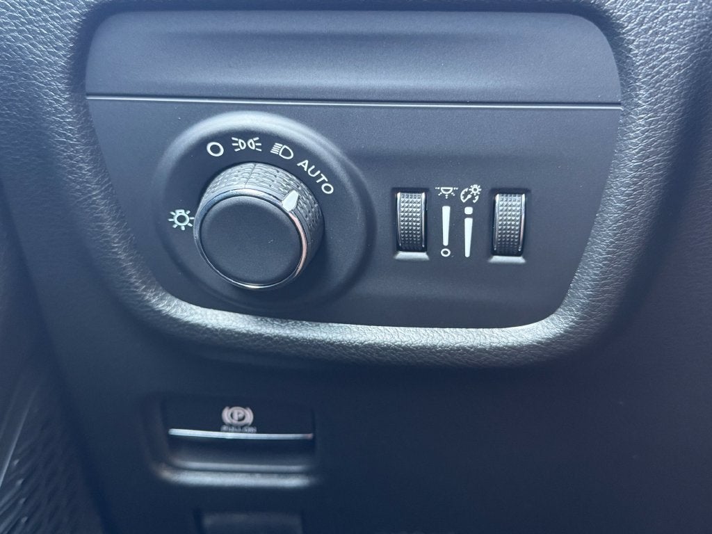 2027 Jeep Grand Cherokee Laredo Altitude