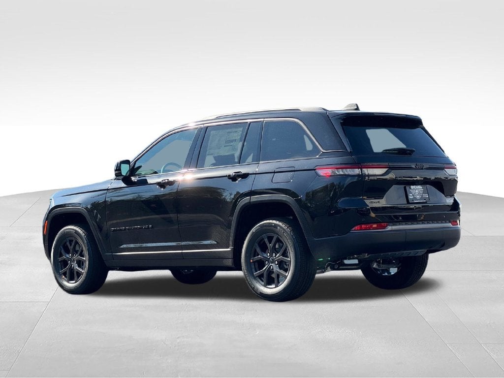 2027 Jeep Grand Cherokee Laredo Altitude