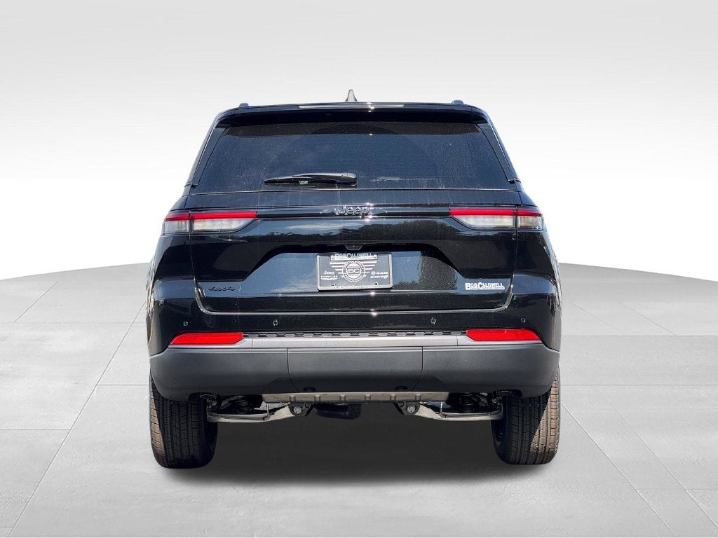 2027 Jeep Grand Cherokee Laredo Altitude