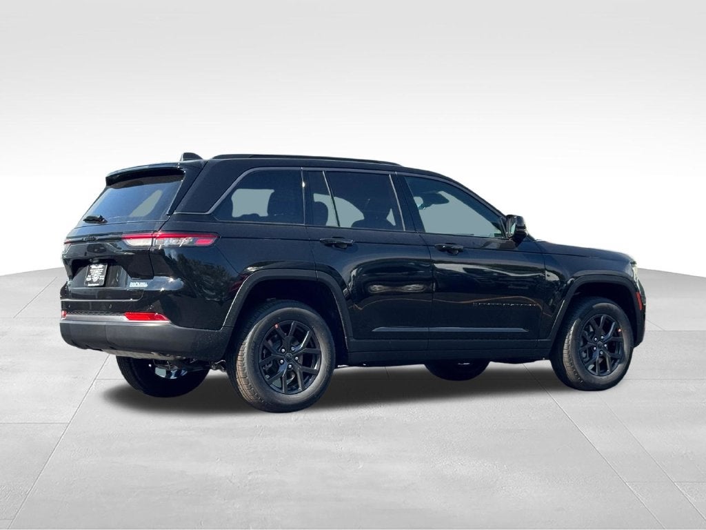 2027 Jeep Grand Cherokee Laredo Altitude