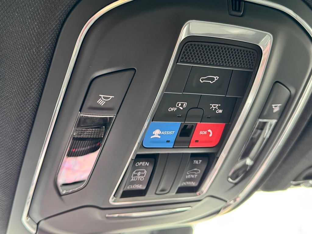 2026 Jeep Grand Cherokee Laredo Altitude