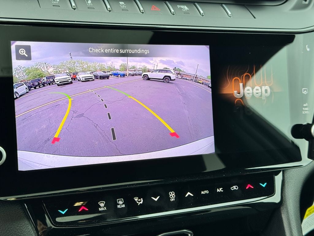 2026 Jeep Grand Cherokee Laredo Altitude