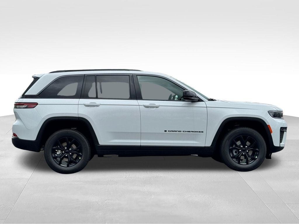 2026 Jeep Grand Cherokee Laredo Altitude