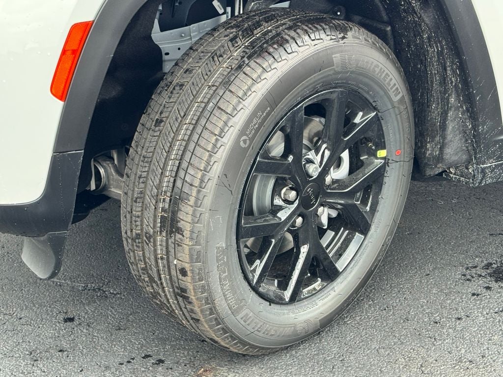 2026 Jeep Grand Cherokee Laredo Altitude