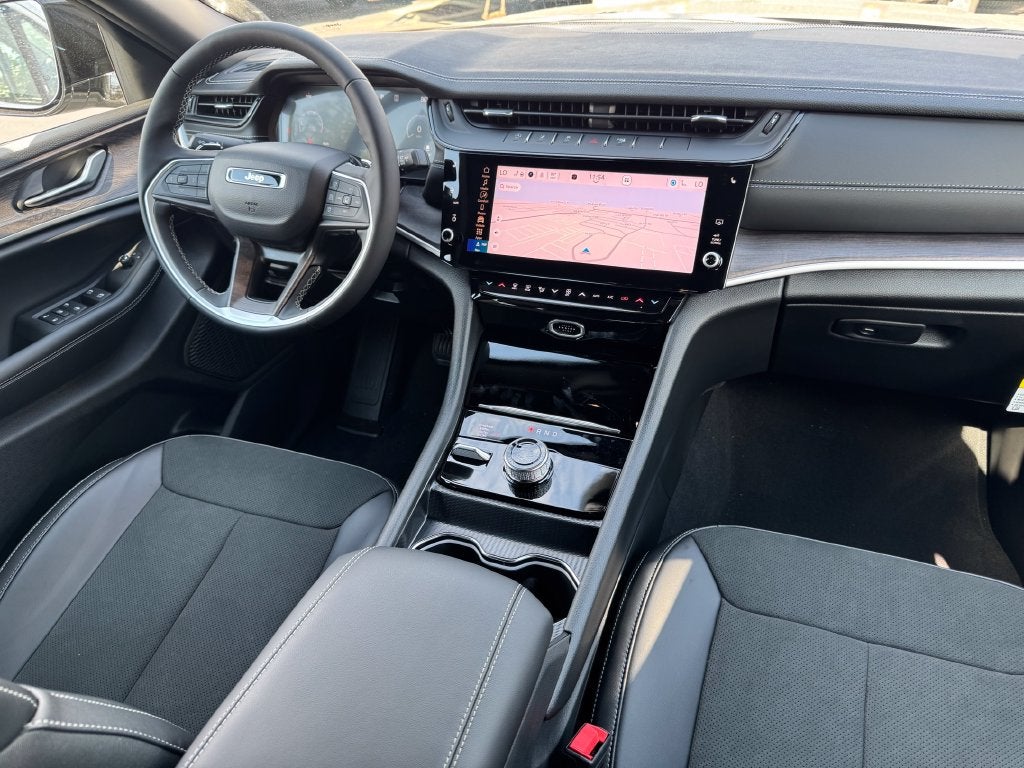 2027 Jeep Grand Cherokee Laredo Altitude