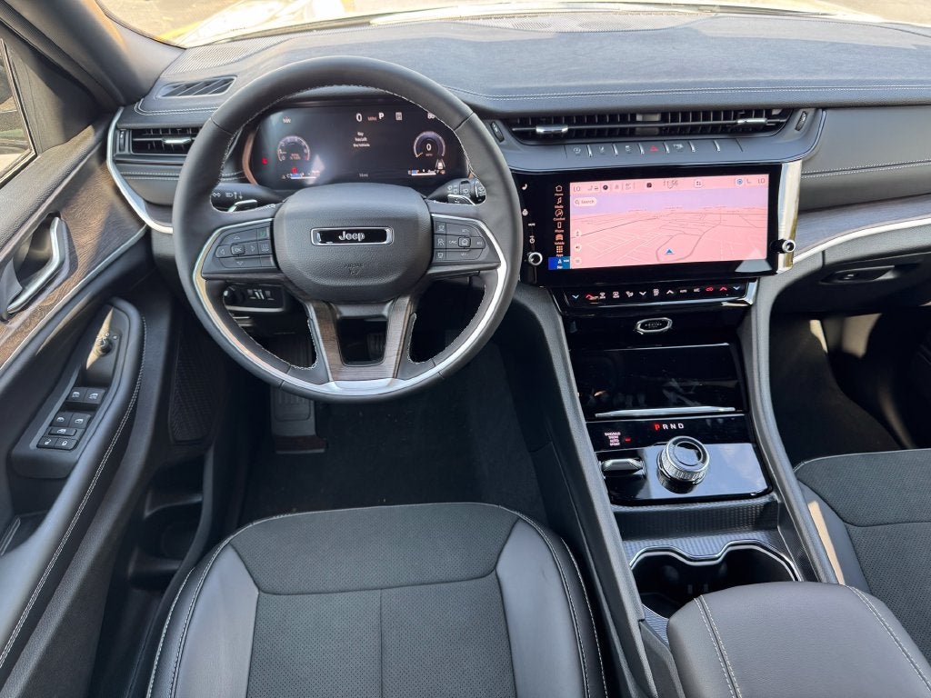 2027 Jeep Grand Cherokee Laredo Altitude