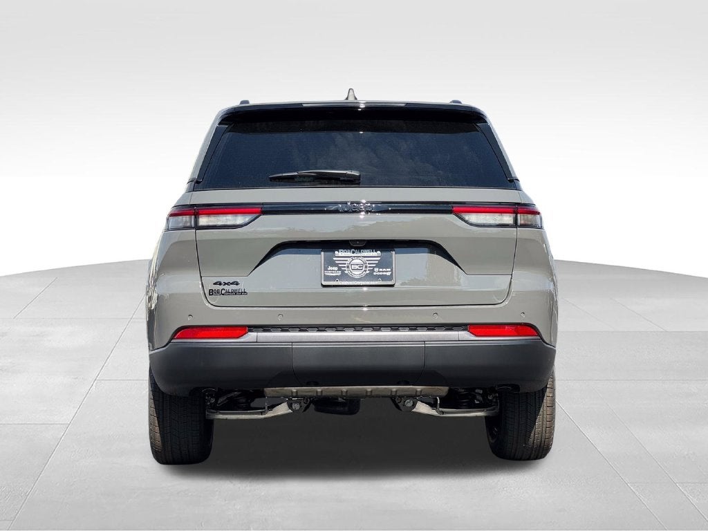 2027 Jeep Grand Cherokee Laredo Altitude