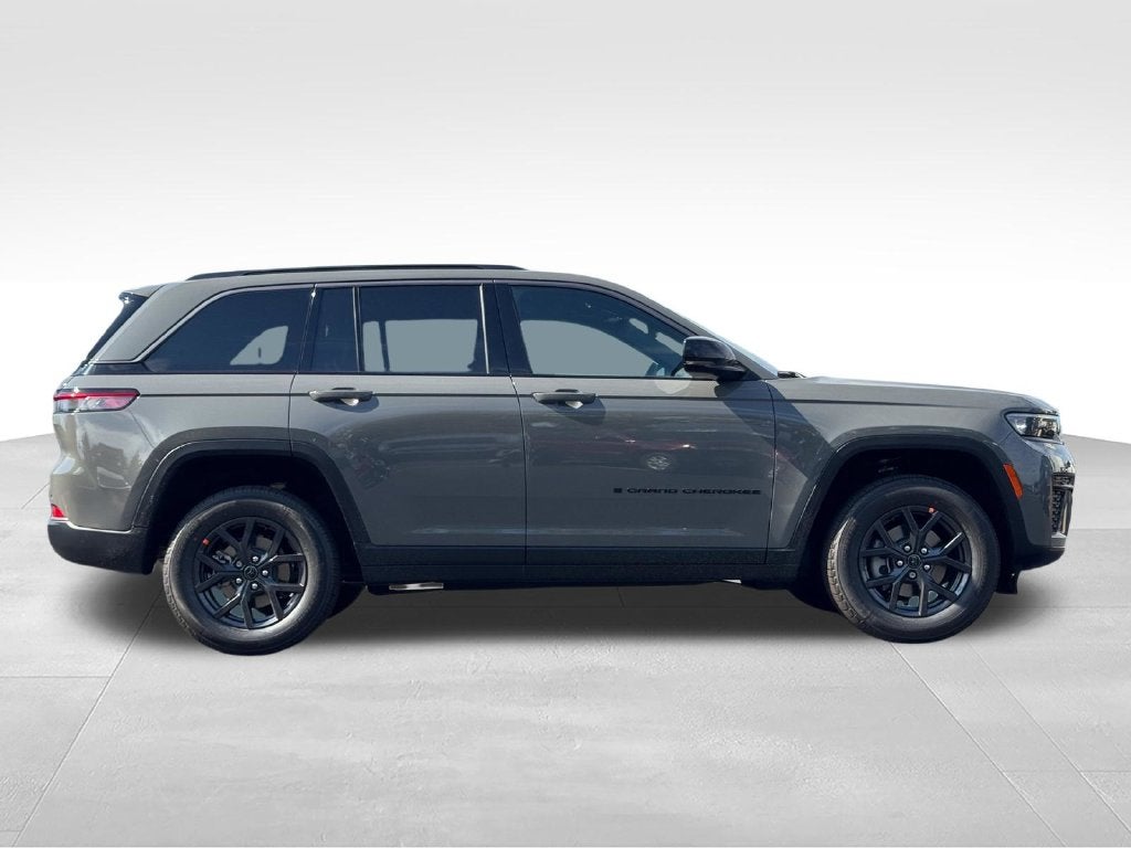 2027 Jeep Grand Cherokee Laredo Altitude