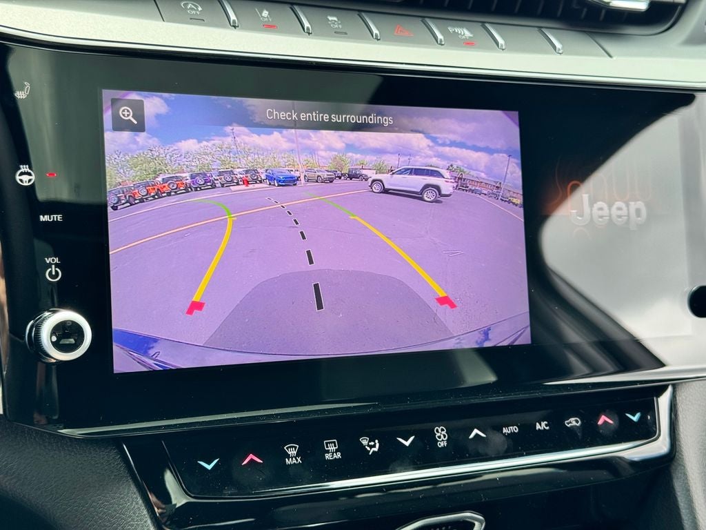 2026 Jeep Grand Cherokee Laredo Altitude