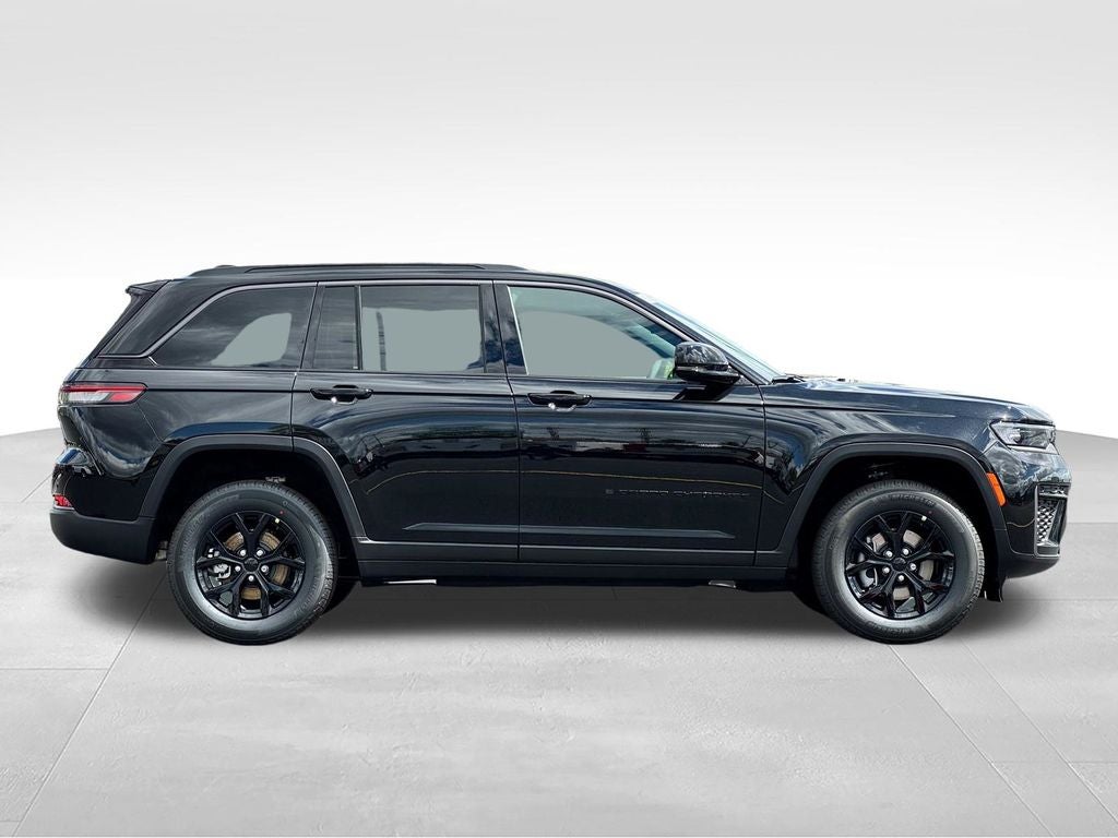 2026 Jeep Grand Cherokee Laredo Altitude