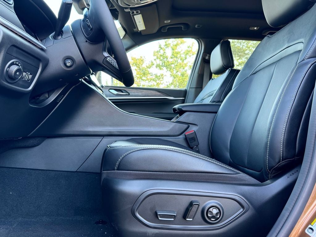 2027 Jeep Grand Cherokee Limited Reserve