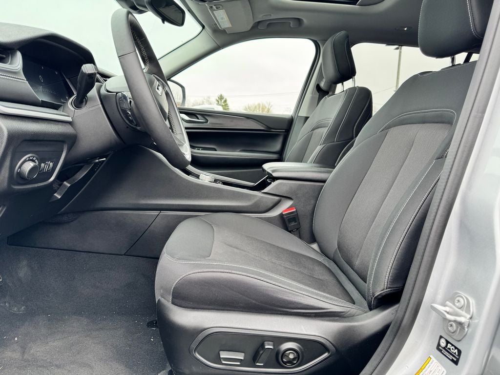 2023 Jeep Grand Cherokee L Laredo