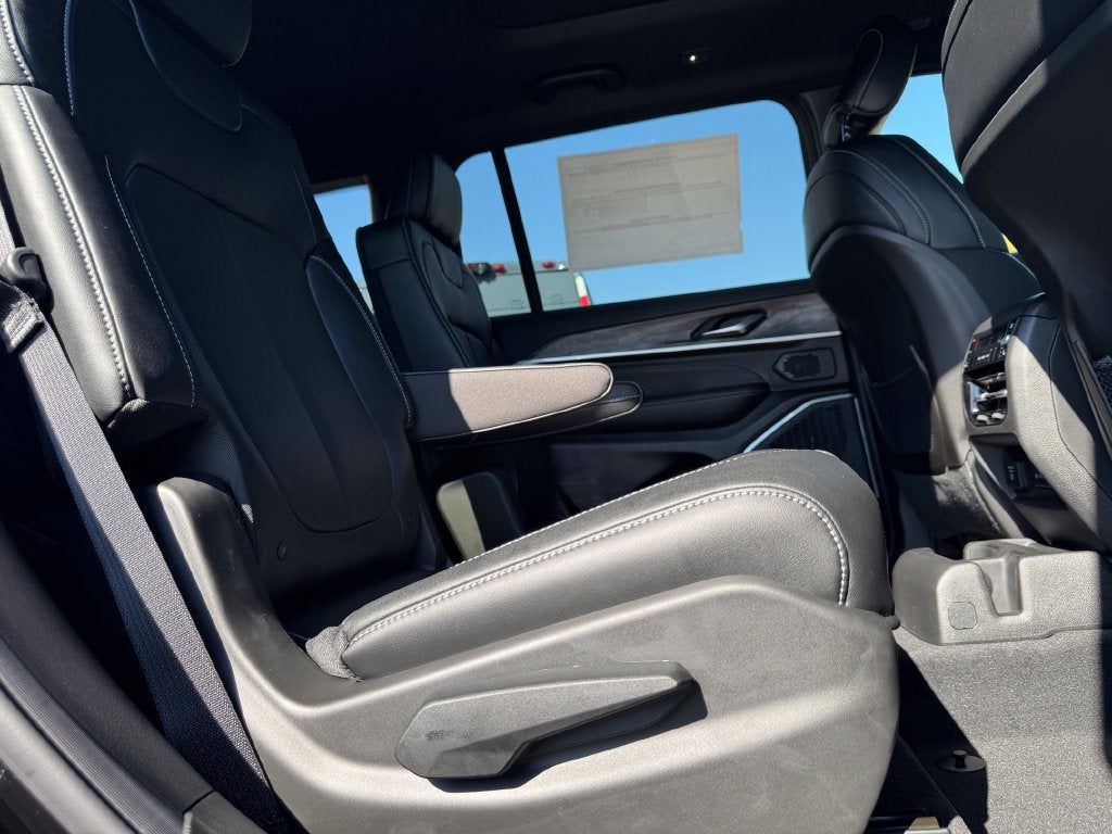 2027 Jeep Grand Cherokee L Limited Reserve