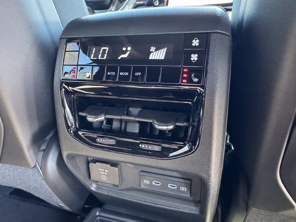 2027 Jeep Grand Cherokee L Limited Reserve