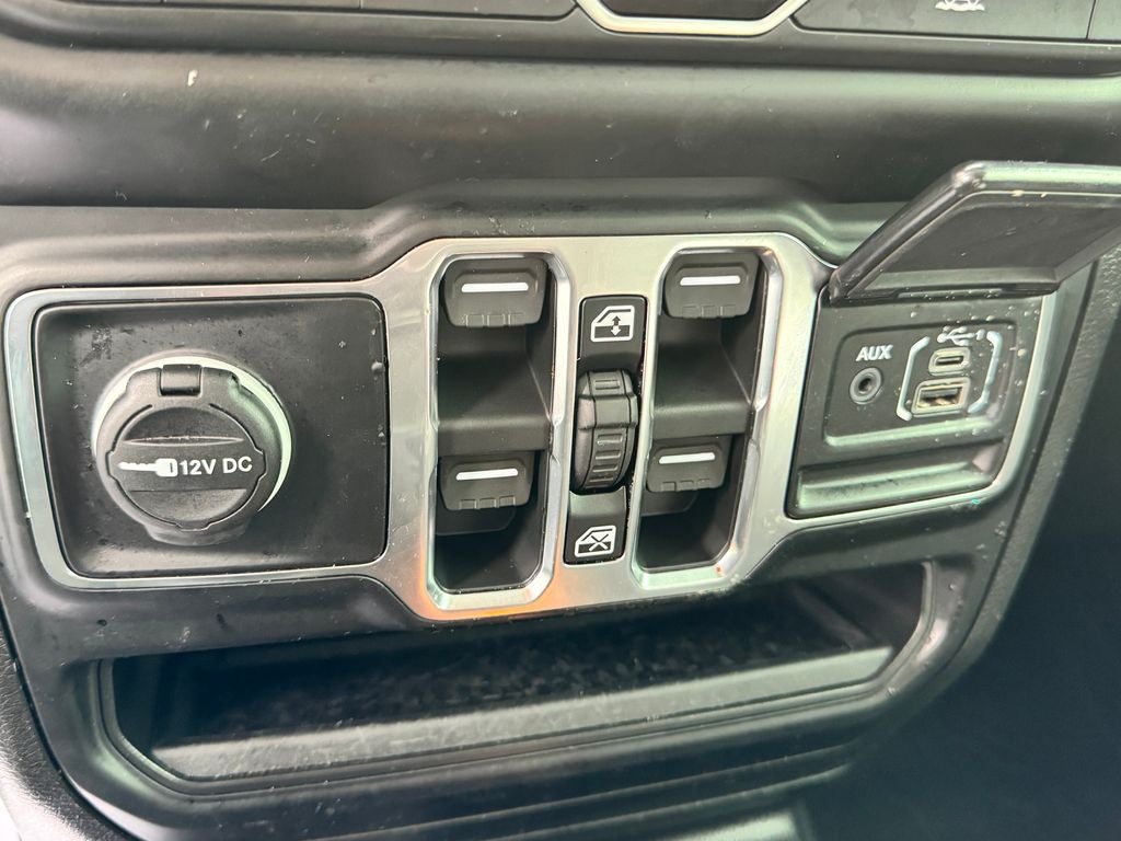 2022 Jeep Gladiator Sport