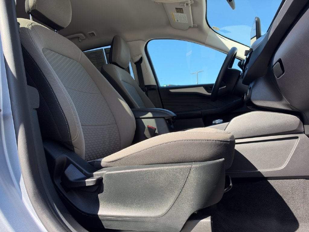 2022 Ford Escape Hybrid SE