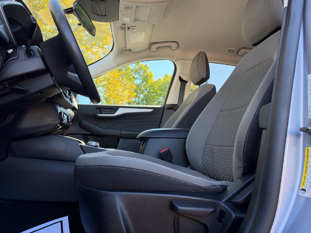 2022 Ford Escape Hybrid SE