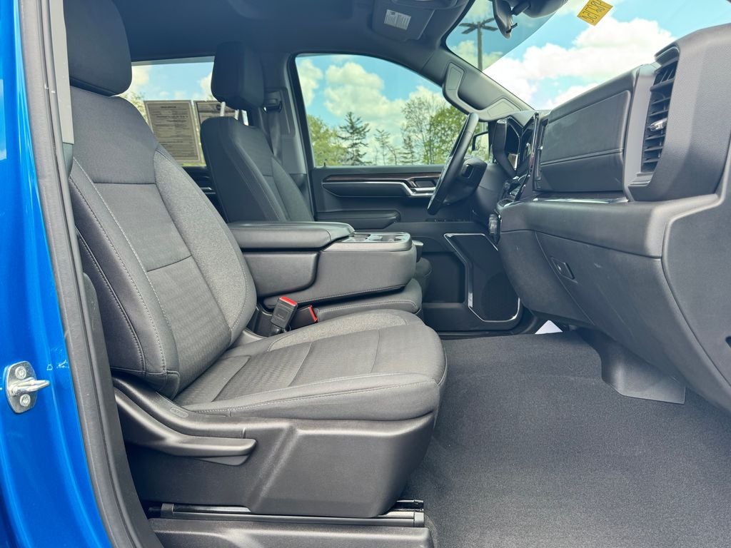 2024 Chevrolet Silverado 1500 LT LT1
