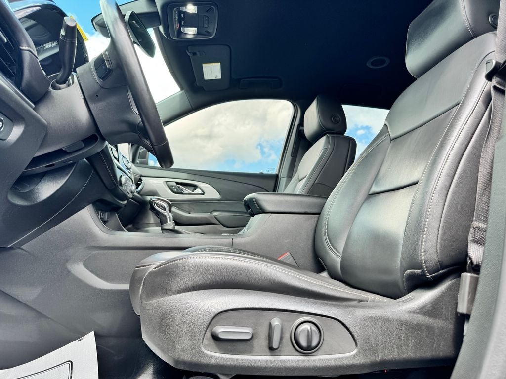 2022 Chevrolet Traverse LT Leather