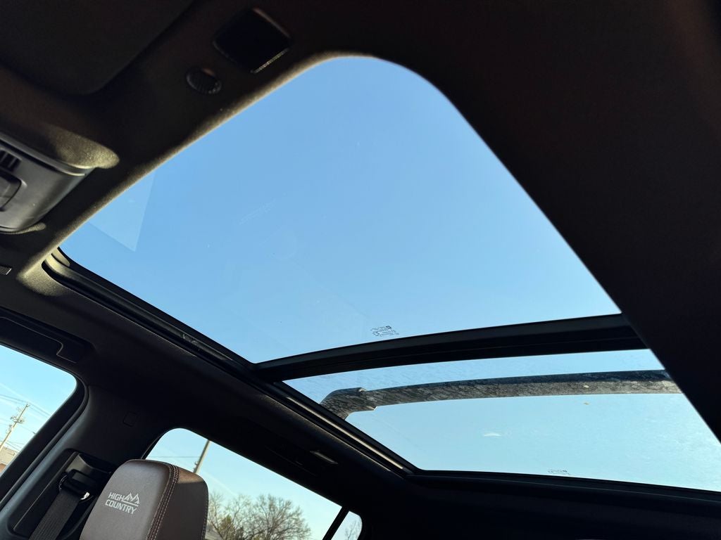 2022 Chevrolet Suburban High Country