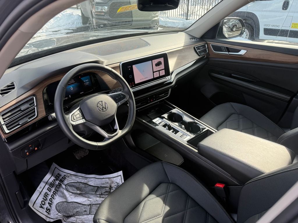 2024 Volkswagen Atlas 2.0T SE w/Technology