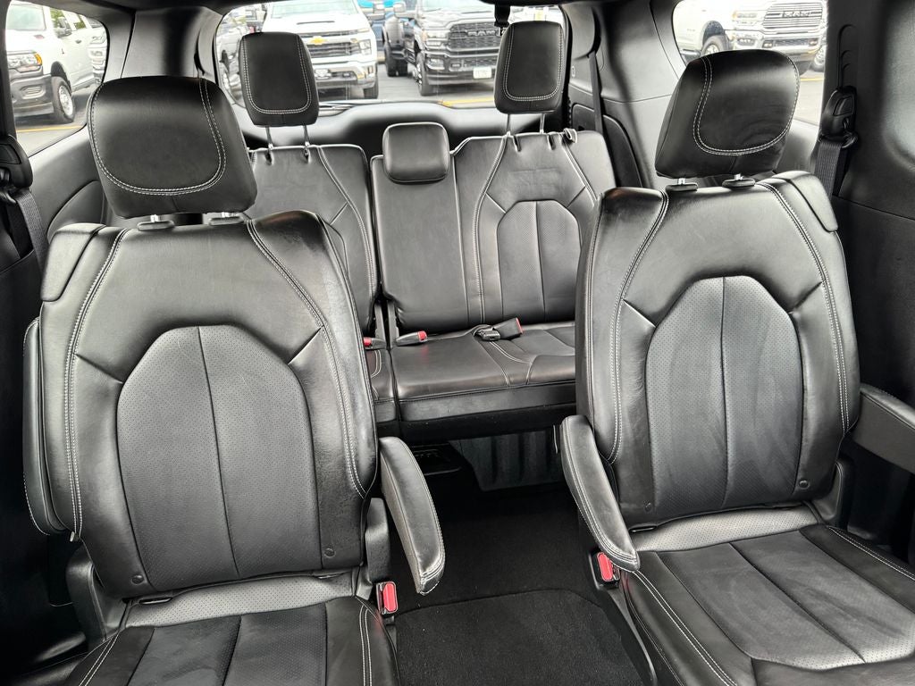 2025 Chrysler Pacifica Select