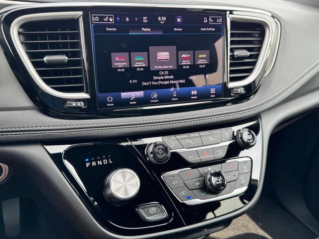 2027 Chrysler Pacifica Select
