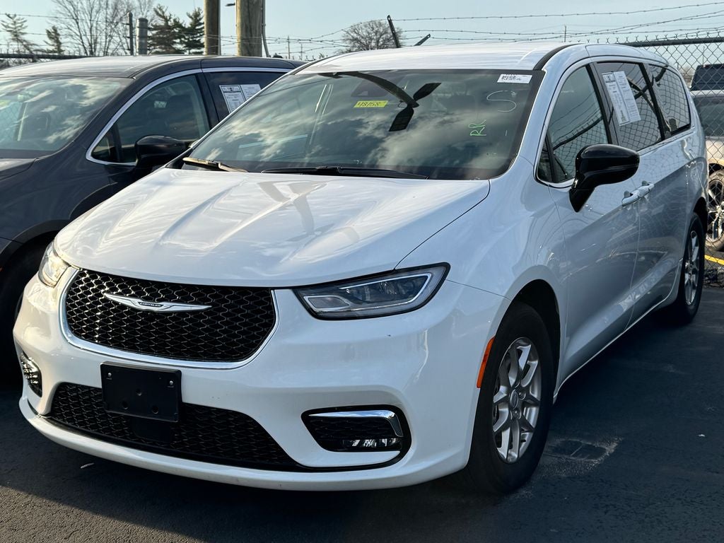 2025 Chrysler Pacifica Select