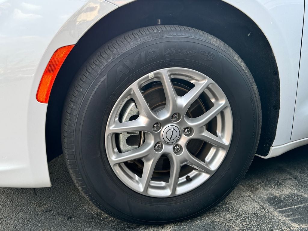 2025 Chrysler Pacifica Select