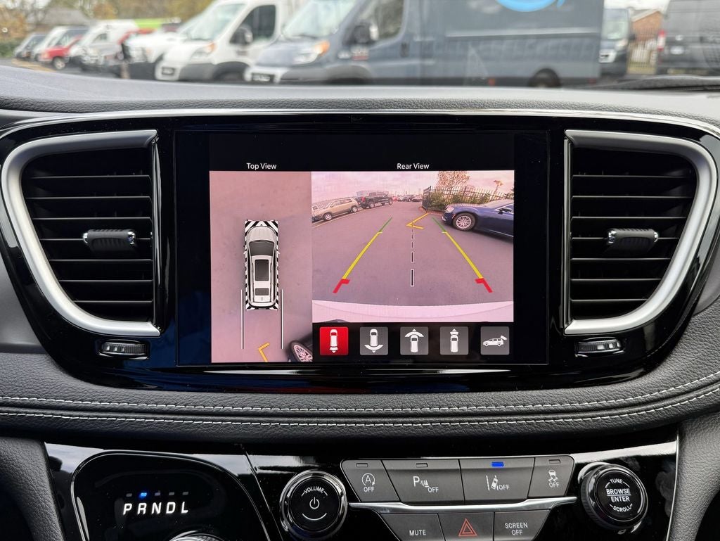 2026 Chrysler Pacifica Select