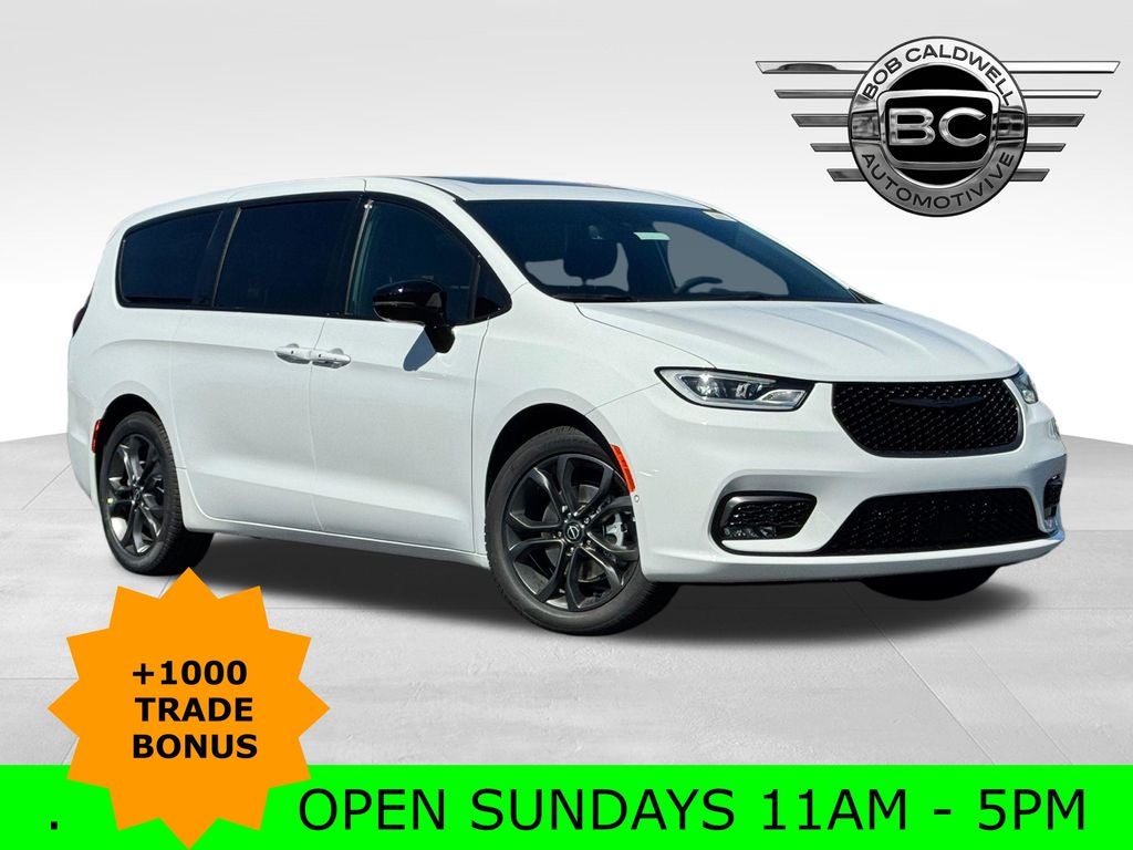 2026 Chrysler Pacifica Select