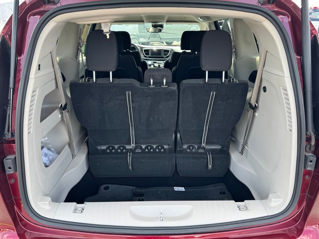 2023 Chrysler Voyager LX
